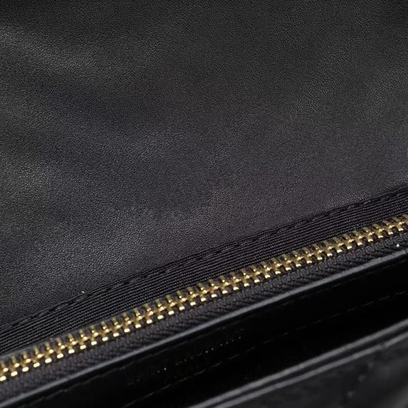 

Women Fashion Luxury Top Shoulder Bag Brand Genuine Leather Rivet Crossbody Bag Ladies Designer Small Square Bag New 2021