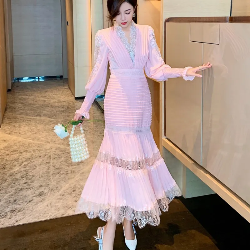 

High Quality 2021 Summer autumn Runway long Dress Woman V-Neck Lantern Sleeves lace Pleated Dress