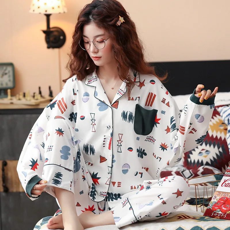 Женский пижамный комплект с принтом длинным рукавом и отложным воротником |