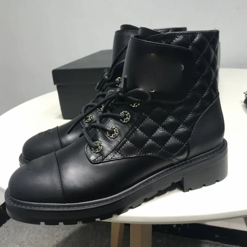 

new brand luxury shoes Mixed-color Ringer Martin Boots Sheepskin Chain Short boots Fashion women shoes 2021 spring ladies shoes