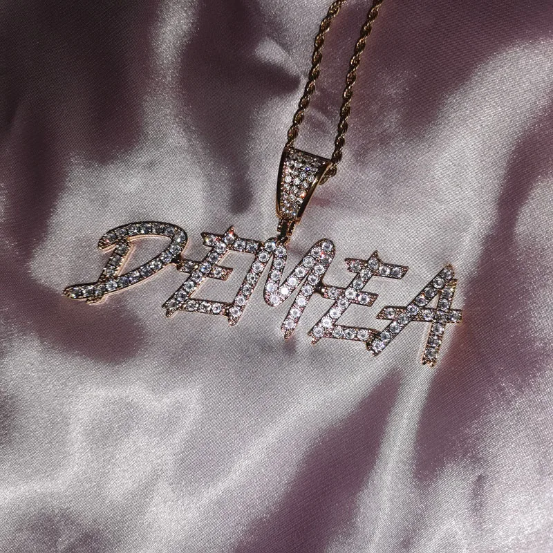 Великолепное ожерелье с большим шрифтом и именем на заказ острый кулон