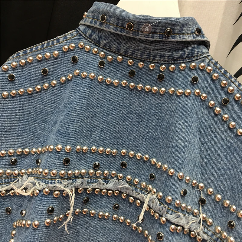 Женская джинсовая куртка с бисером укороченная свободного кроя в стиле ретро