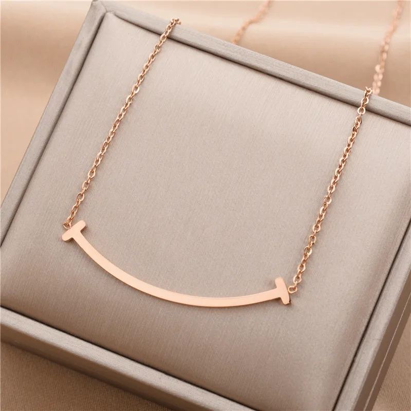 

Smile Necklace women's Fashion Design Necklace Simple trend clavicle chain titanium steel pendant