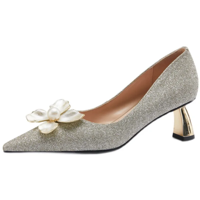 

French pointed high heeled shoes women's 2021 spring new Pearl Flower Button fashion shallow mouth middle heel white