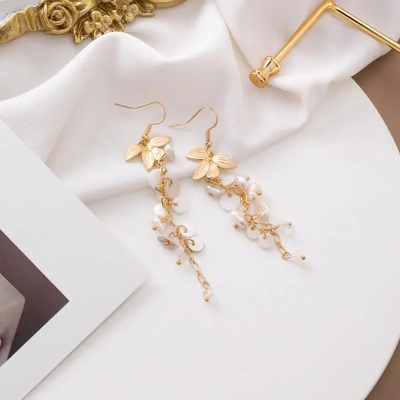 Необычные серьги подвески с искусственным жемчугом милые длинные в виде цветка