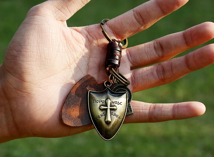 

Cross Shield Alloy Keychain Retro Woven Leather Keychain Pendant Wild DIY Clothing Accessories Men's and Women's Jewelry