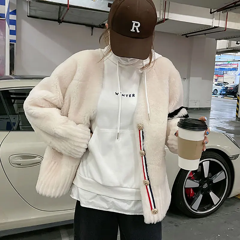 

Меховое пальто с V-образным вырезом, короткая плюшевая куртка, женские зимние куртки, 2021 белое пальто из овечьей шерсти, цельная меховая одеж...