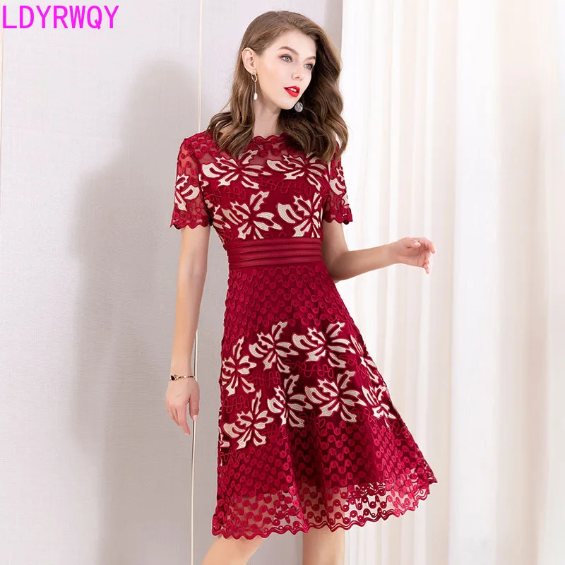 Женское платье-качели с короткими рукавами и вышивкой весна-лето 2021 | Женская