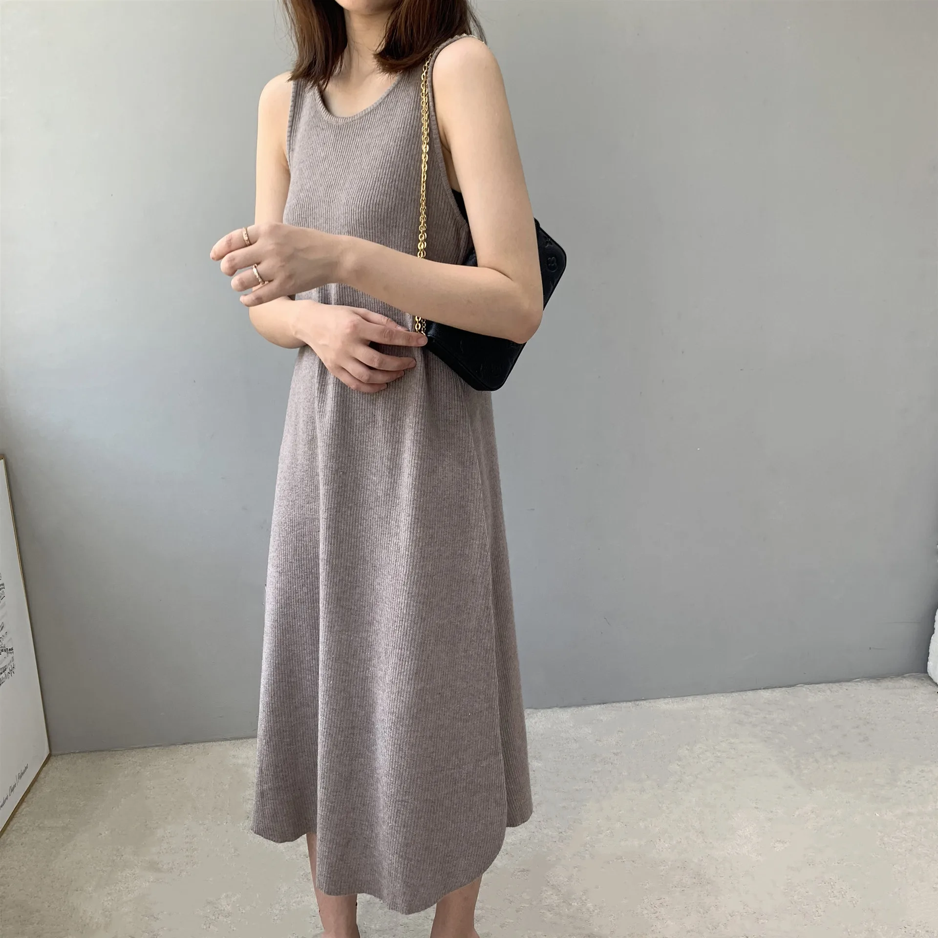 

2019 version round collar knitted solid-colored vertical autumn and winter vest 8-6616