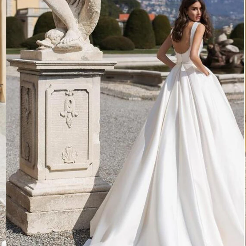 

Sexy Simple Satin Wedding Dress 2021 V Neck Sleeveless A Line Open Back Beading Bridal Gowns with Vestido De Noiva Pockets