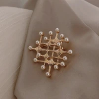 women hollow men and women brooch irregular pattern brooch retro pearl girl brooch metal geometric pin jewelry banquet jewelry
