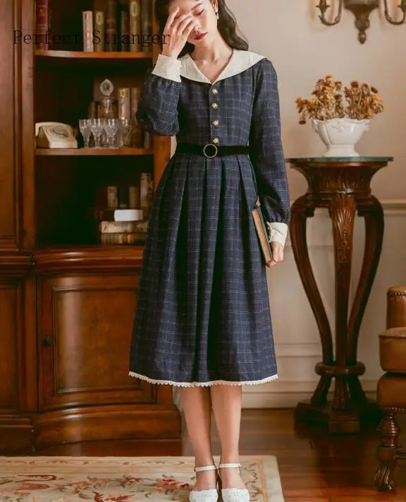Женское длинное платье в стиле ретро клетчатое с отложным воротником и длинным