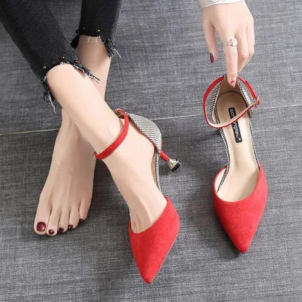 Женские клетчатые туфли на высоком каблуке Новинка осени 2019 тонкие с подходящими