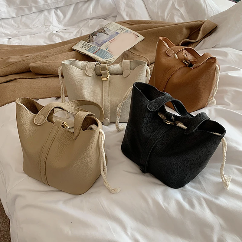 

[EAM] Women New Temperament Brief Bucket PU Leather Flap Personality All-match Crossbody Shoulder Bag Fashion Tide 2021 18A1226