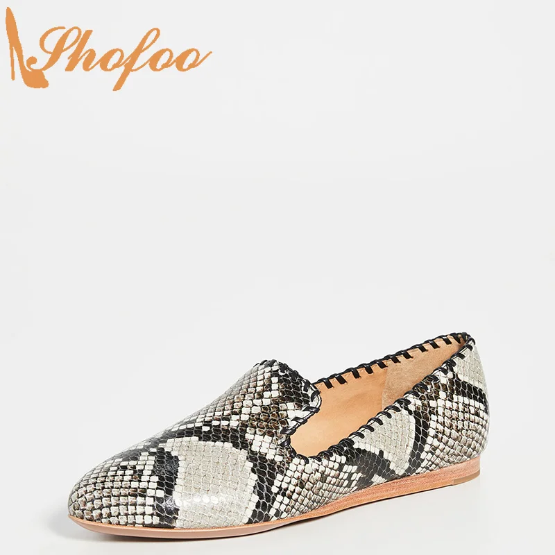 Серая обувь на плоской подошве со змеиным принтом женская балетная с круглым
