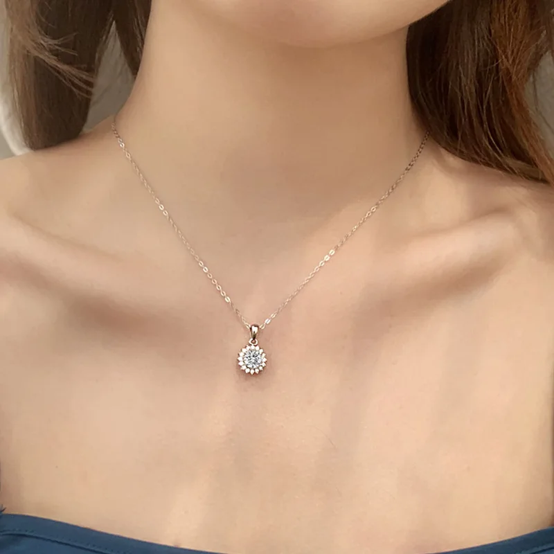 

925 Sterling Silver Necklace Jewelry Moissan Diamond Sun Flower Pendant Ladies Fashion Clavicle Necklace Jewelry