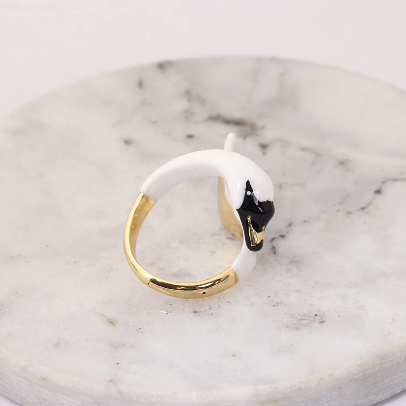Женское кольцо с эмалью и лебедем в форме винограда|swan ring|designer ringring design |