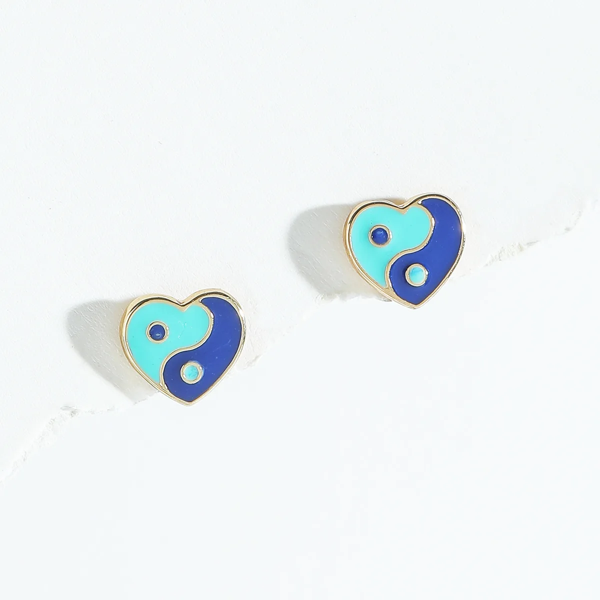 

2021 Fashion Small Heart Yin Yang Pendant Hoop Earrings For Women Minimalist Enamel Piercing Huggies Earring Femme Brincos