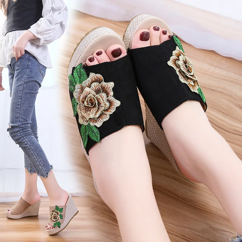 

Vrouwen Schoenen Women's Wedge Slipper Super Beautiful Embroidered Flower High Heel Sandal Roman-style Women's Fashion Slipper