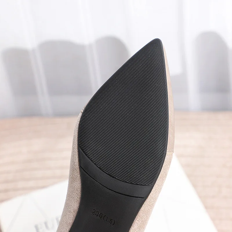 Botines Mujer; коллекция года; зимние ботинки; женские Модные осенние ботинки из флока на меху с острым носком без застежки; Женская обувь в стиле панк и Готика