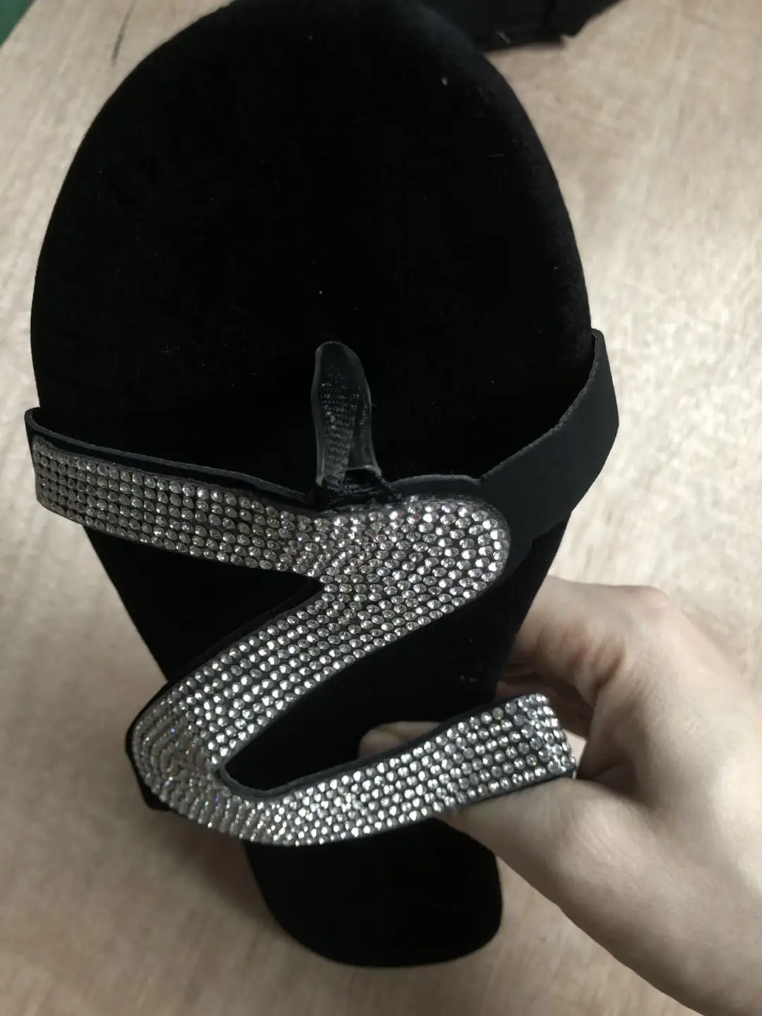 

Women slippers new sandals women bright diamond casual outdoor flip flop beach shoes non-slip durable slippers crystal Bling