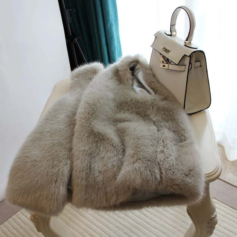 Женская жилетка из искусственного меха элегантная серая безрукавка с V-образным