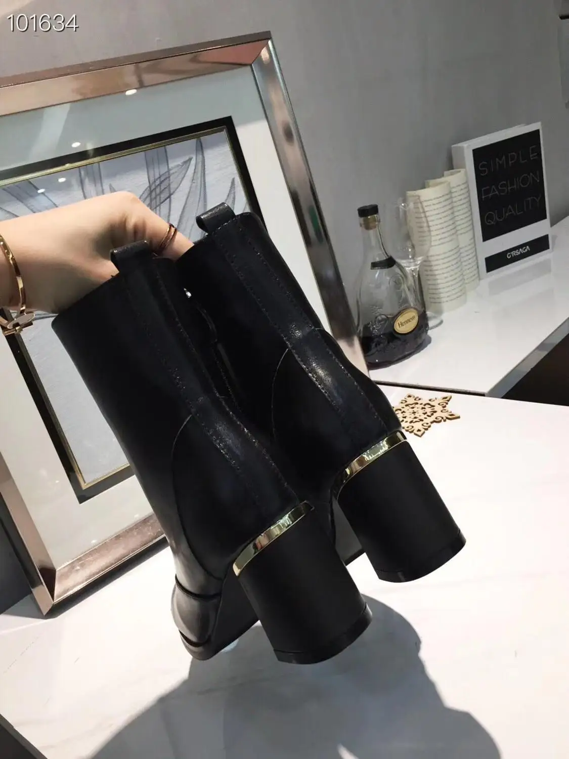 Женские ботинки из натуральной воловьей кожи на высоком каблуке со шнуровкой