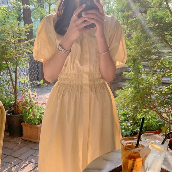 Корейское женское длинное летнее платье 2020 однобортное однотонное с коротким рукавом и эластичным поясом