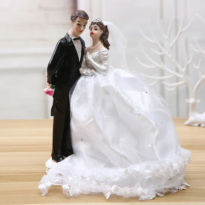 European Style Creative Beautiful Resin Couple Dolls Wedding Cake Topper Bride and Groom Marriage Decoration Party Supplies