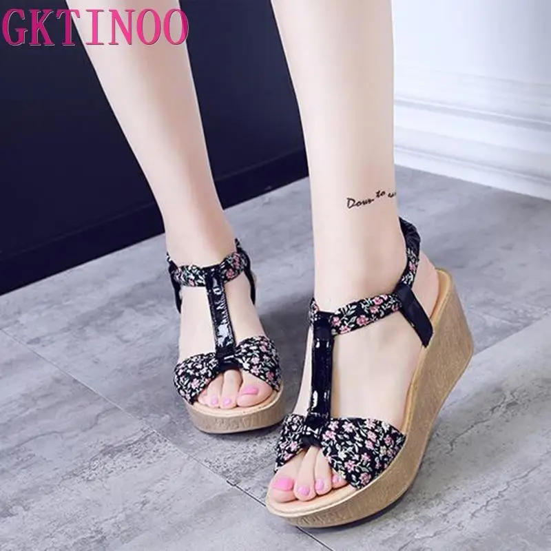 Новое поступление Женская обувь Женские сандалии Летние модные на танкетке с
