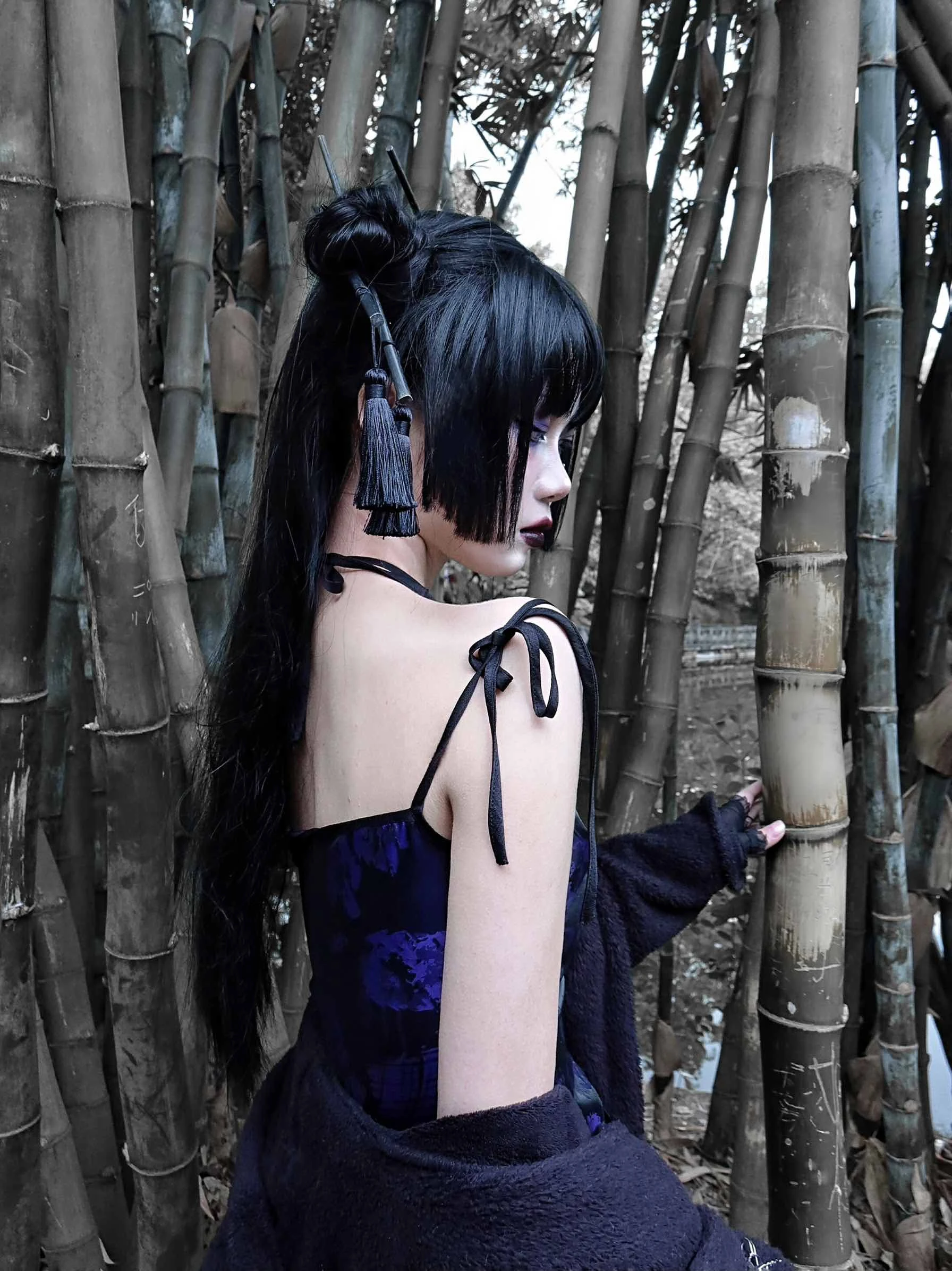 Original Goth Dark Metal Ring Rivet Halter Neck Short Sling Top Summer Sexy Hot Girls Asymmetric Design Crop Top