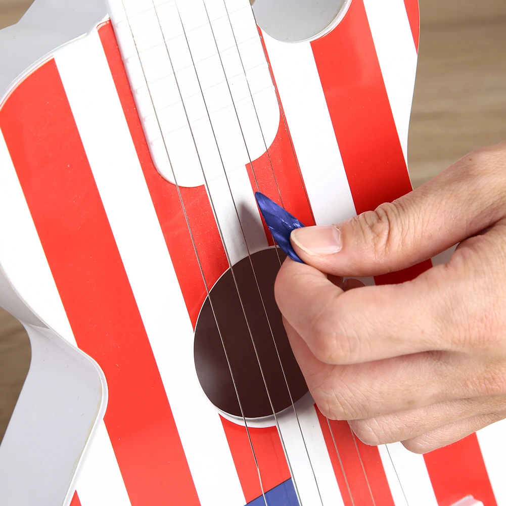 

Metal Guitar Picks Clip Lightweight Portable Music Elements for Acoustic Electric Guitars Bass Ukulele with 3 Picks