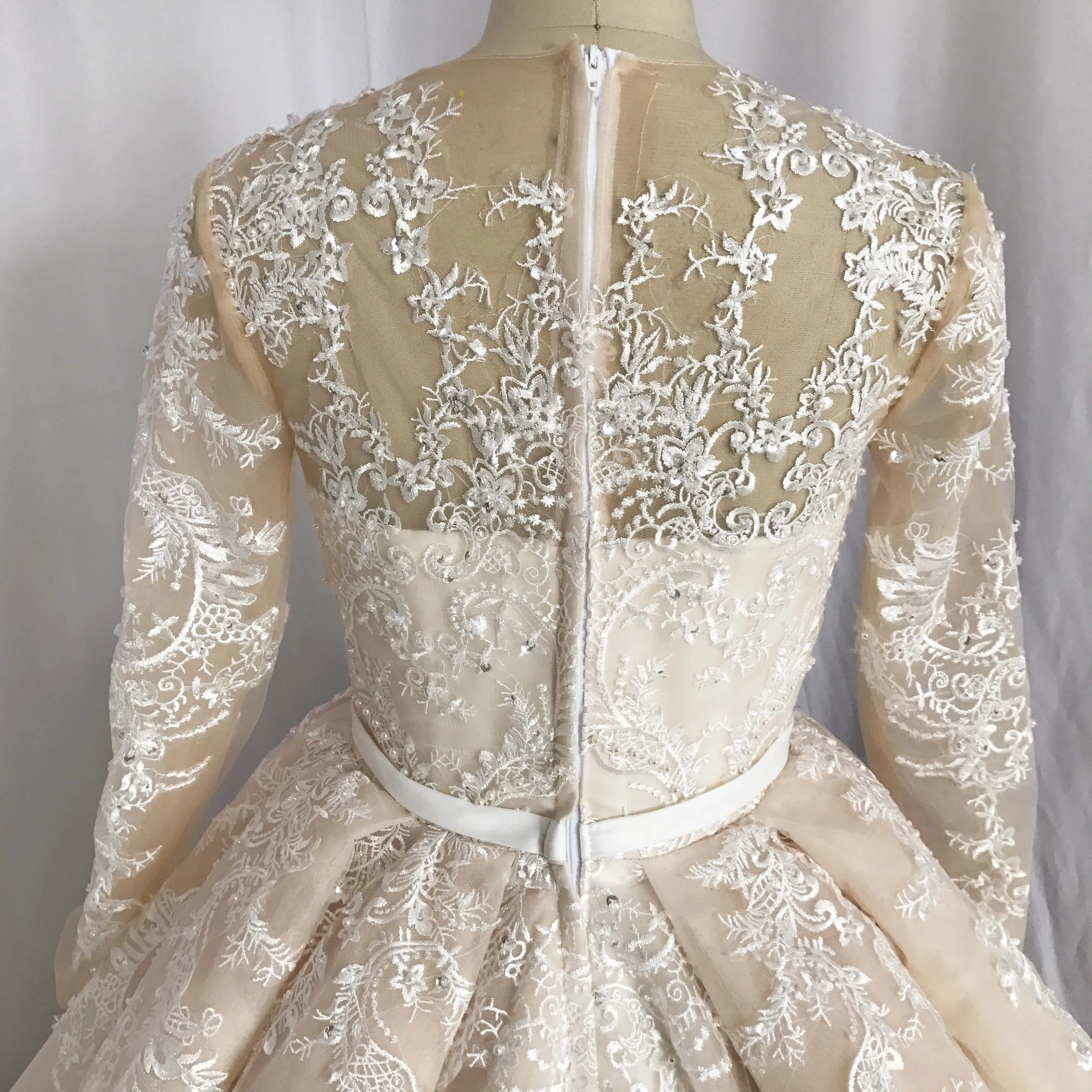 Винтажные свадебные платья плиссированные Бальные цвета шампанского с круглым