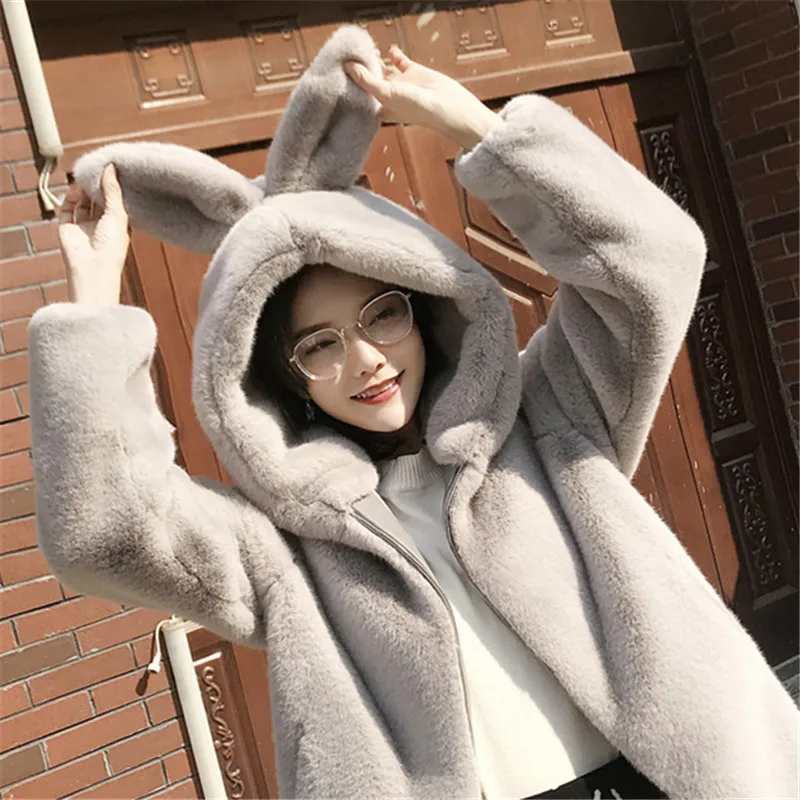 Милое Женское пальто из искусственного меха с заячьими ушками капюшоном