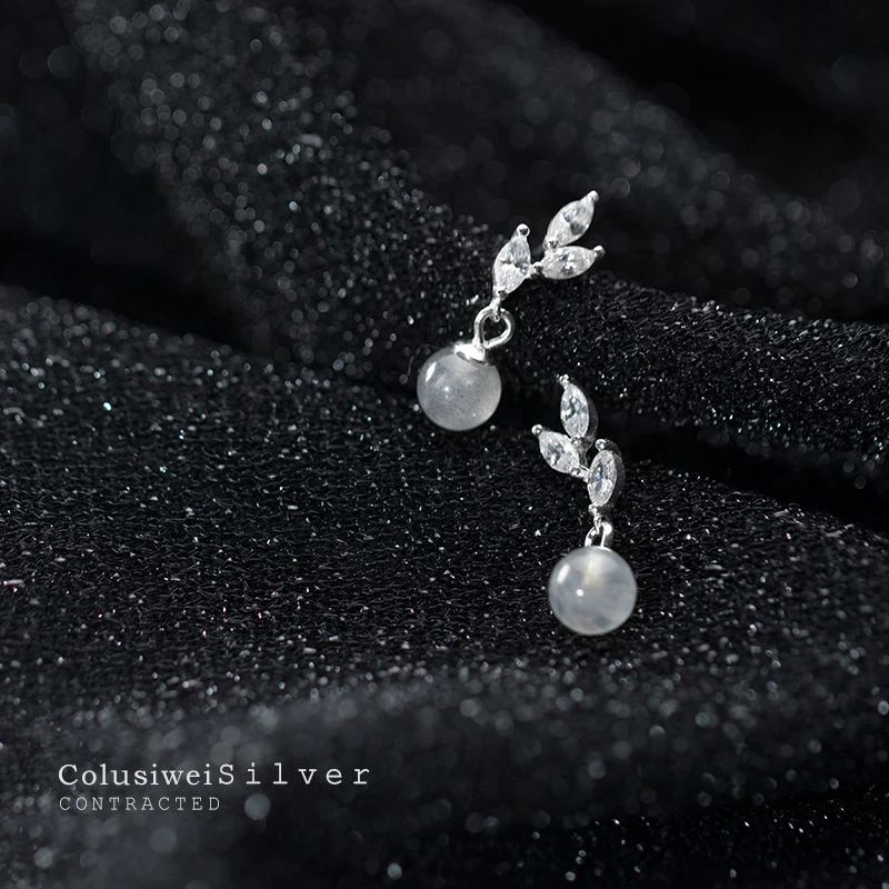 Женские серьги гвоздики из серебра 925 пробы с натуральным лунным