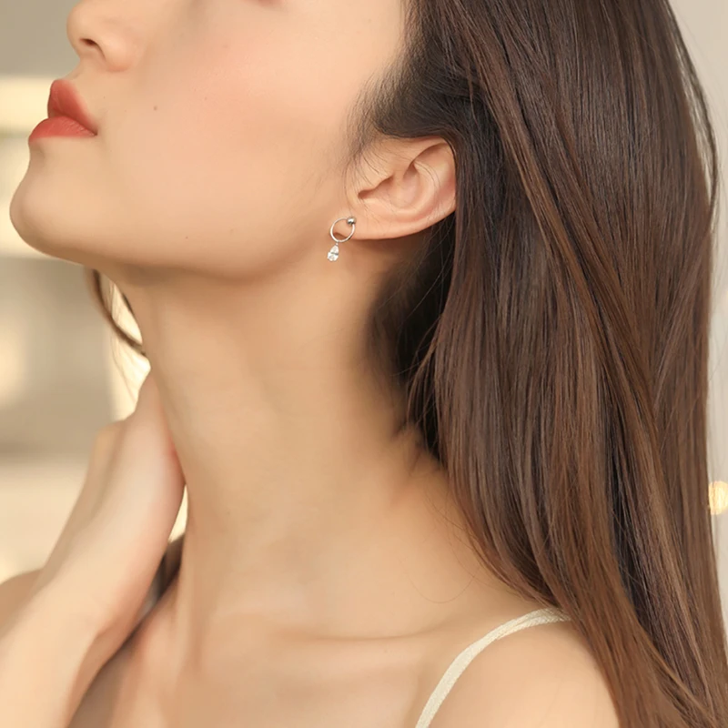 Женские серьги серебряного цвета с кристаллами и кубическим цирконием модные