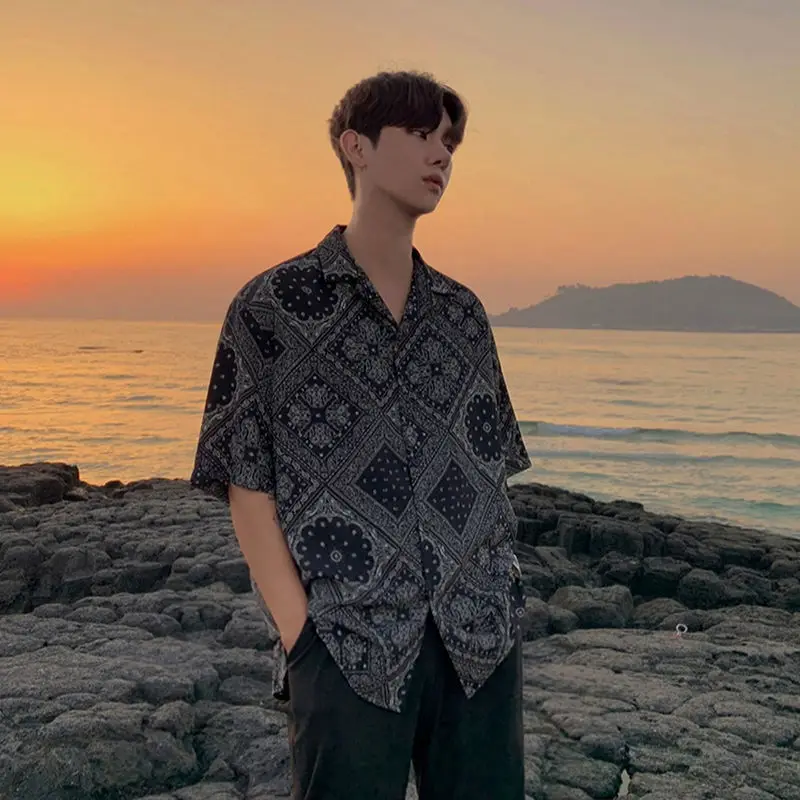 

Summer Short Sleeve Shirt Men's loose cashew flower 5-sleeve shirt men's Korean fashion handsome half sleeve shirt men's