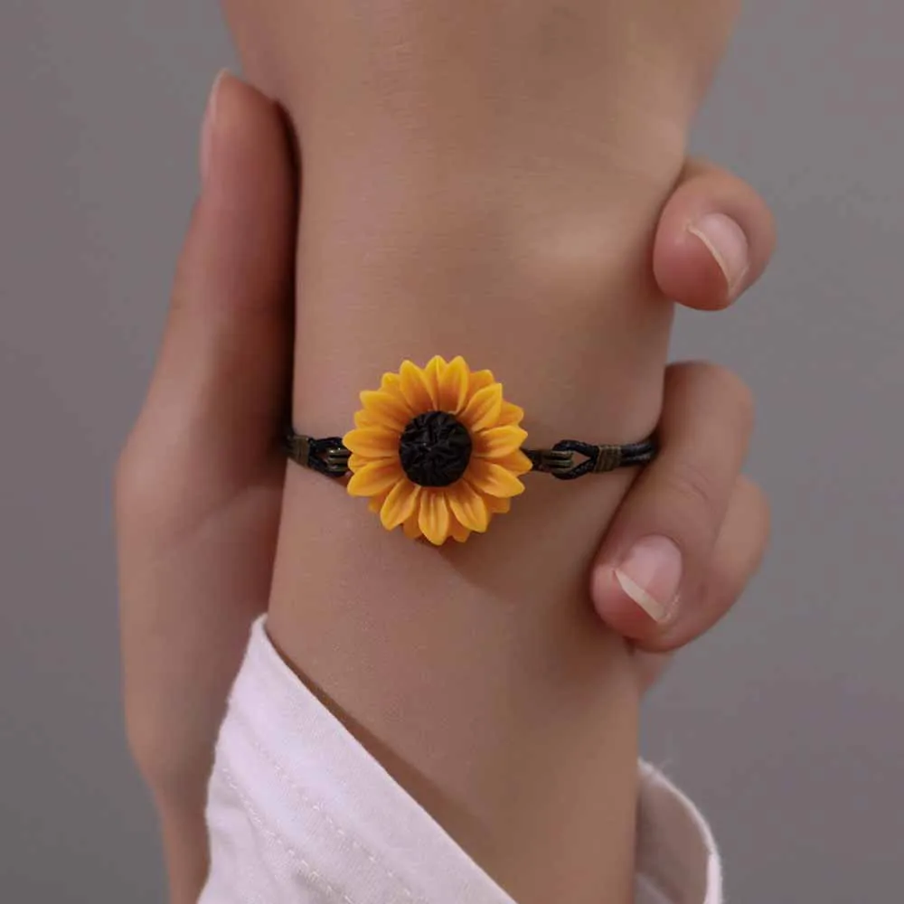 Women's Bulk Necklace Set Yellow Flower Pendant Grunge Aesthetic Earrings Ring Bracelet Small Fresh Matching Organization