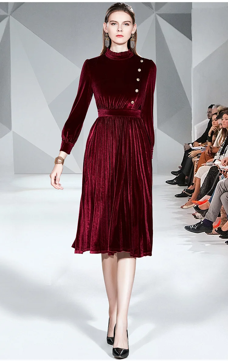 Осенне-зимнее платье с золотыми пуговицами бархатное винтажное во французском