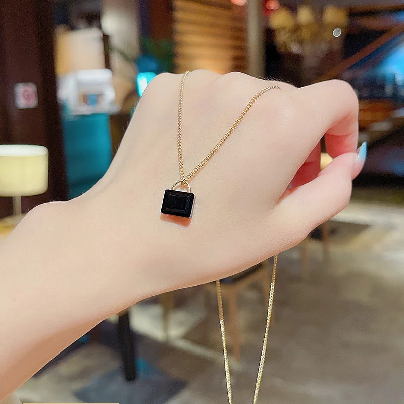 

Cute Crystal Bag Pendant Necklace Summer Simple Clavicle Chain Small Exquisite Jewelry Accessories Fashion Gift Wedding Memorial