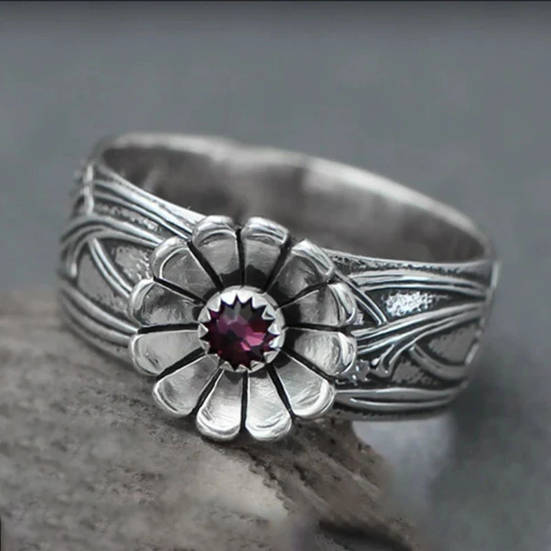 

New Personality Vintage Flower Ring Inlaid With Ruby Trendy Temperament Charm Women's Jewelry Accessories Gifts Wholesale
