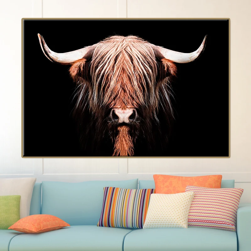 Черный и коричневый длинноволосый горный постер для крупного рогатого скота