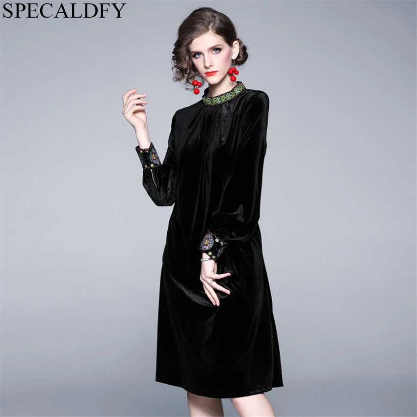 Женское бархатное платье с вышивкой черное повседневное в богемном стиле зима 2019