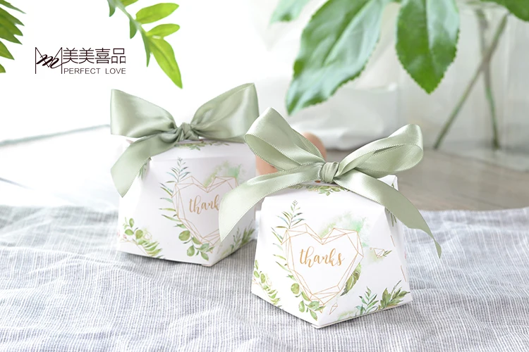 

50pcs European diamond shape Green forest style Candy Boxes Wedding Favors Bomboniere paper thanks Gift Box Party Chocolate box