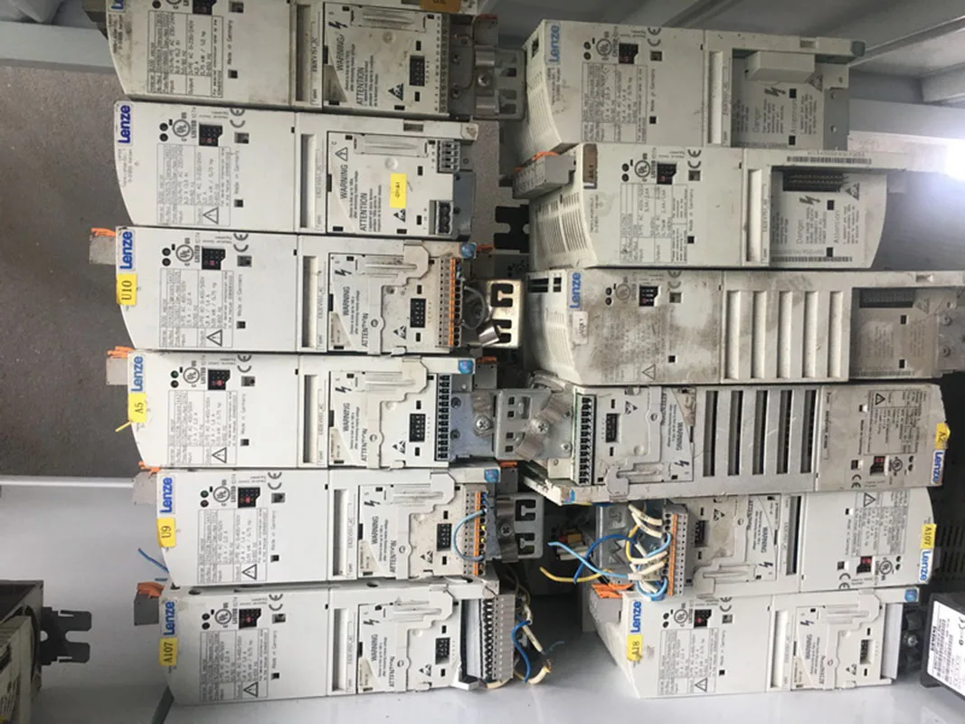 LENZE E82EV402-4C200 сервопривод в хорошем состоянии | Инструменты
