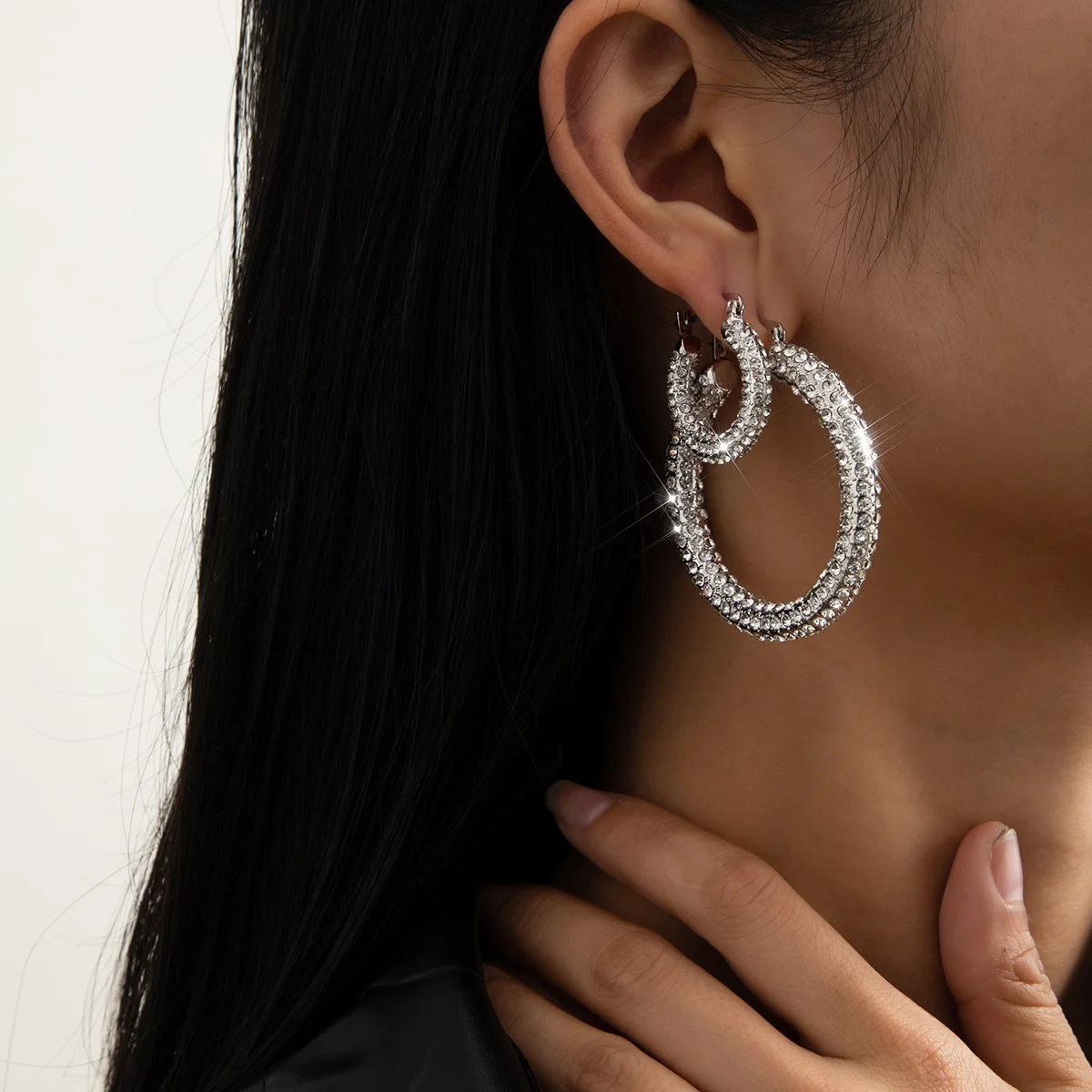 

2021 new retro hoop earrings rhinestone metal earrings women's simple and elegant daily wear earrings bridal wedding jewelry