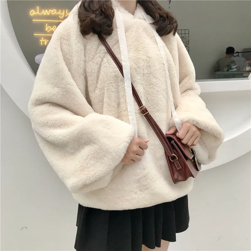 Женская флисовая толстовка с капюшоном однотонная теплая расклешенным рукавом в