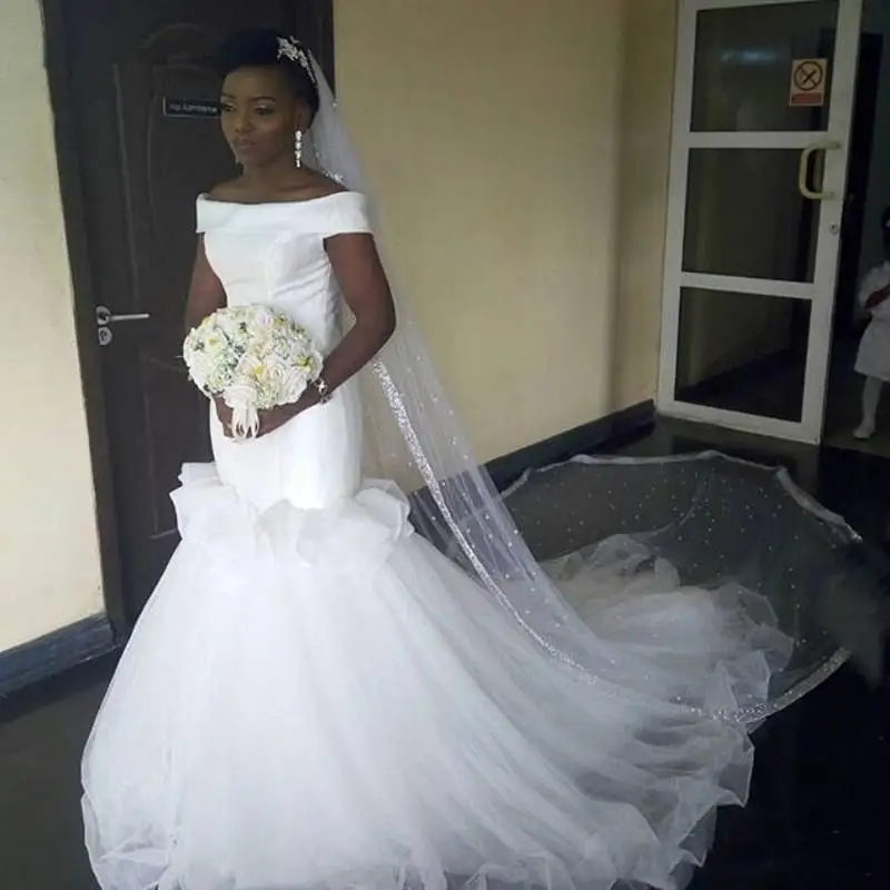 Дешевые Русалка свадебное платье без рукавов развертки поезд Пышная юбка в