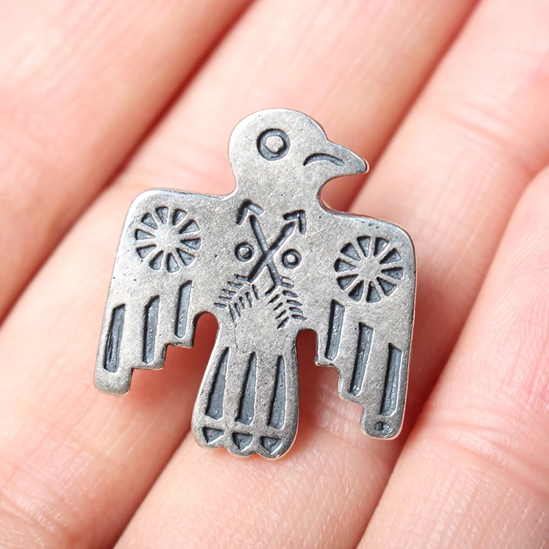 

SD925 Red Tornado Vintage Super Quality Sil Ver Navajo Thunderbird Brooch