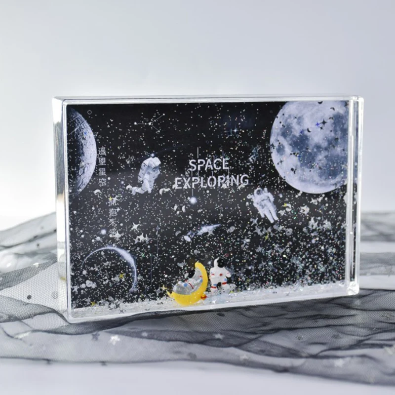 

Liquid Photo Frame Astronaut Spaceman Desktop Photo Holder With Snow Floating